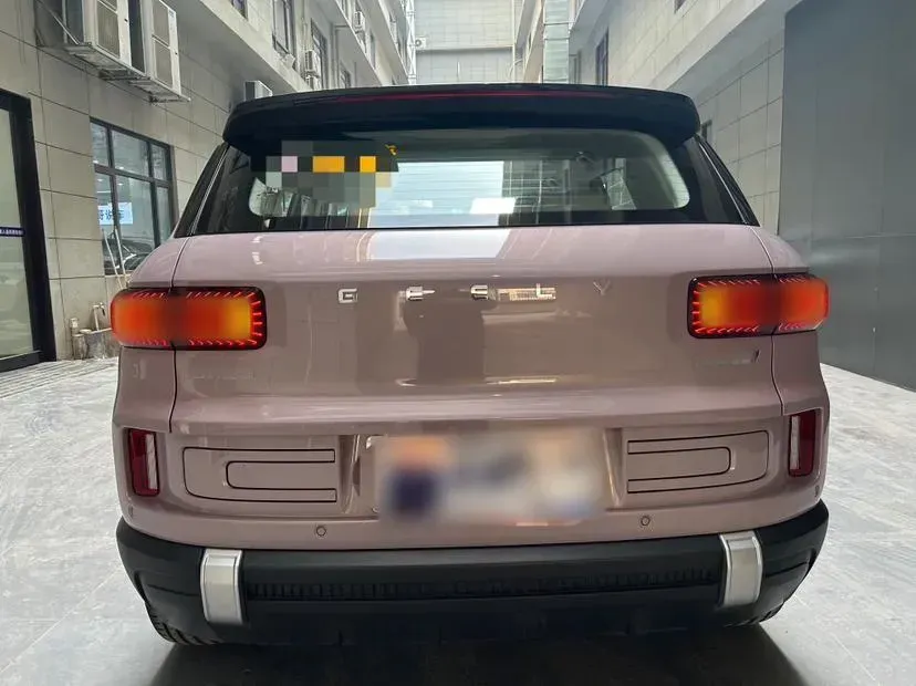 2025 Geely ICON 1.5T 181HP L4 7DCT,autocango,china used car exporter,china ev exporter,chinese used car exporter,chinese used ev exporter