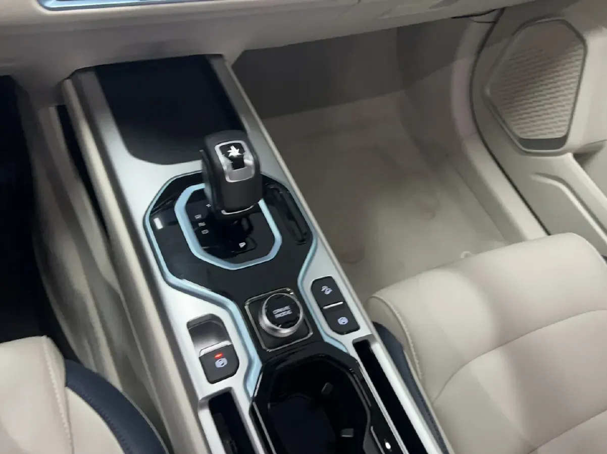 2025 Geely ICON 1.5T 181HP L4 7DCT,autocango,china used car exporter,china ev exporter,chinese used car exporter,chinese used ev exporter