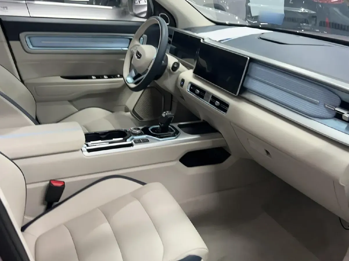 2025 Geely ICON 1.5T 181HP L4 7DCT,autocango,china used car exporter,china ev exporter,chinese used car exporter,chinese used ev exporter