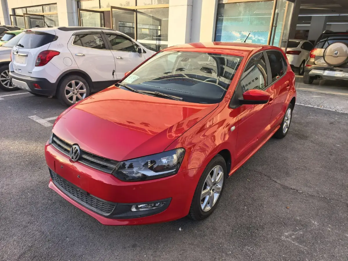 2013 Volkswagen Polo 1.6L 105HP L4 6AT