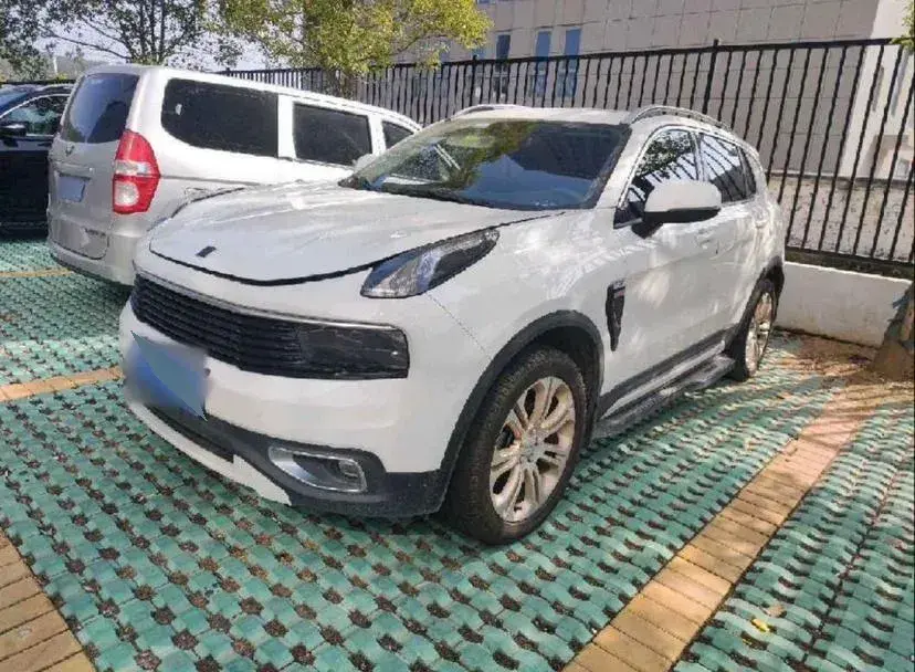 2017 LYNK&CO 01 2.0T 190HP L4 6AT