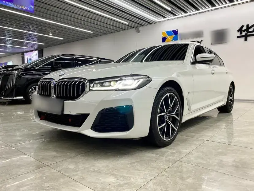 2022 BMW 5 Series 2.0T 252HP L4 8AT