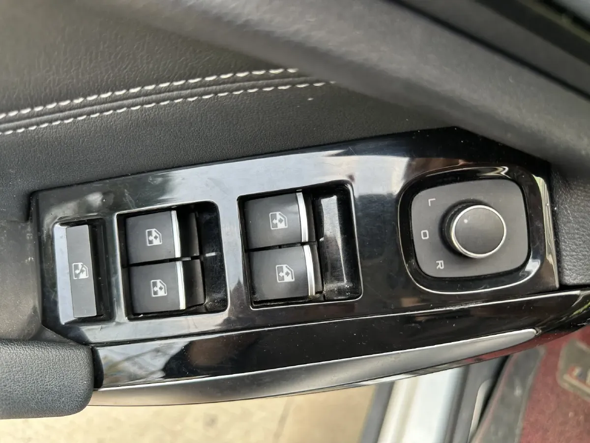 2018 FAW Senia R9 1.2T 143HP L4 7DCT,autocango,china used car exporter,china ev exporter,chinese used car exporter,chinese used ev exporter