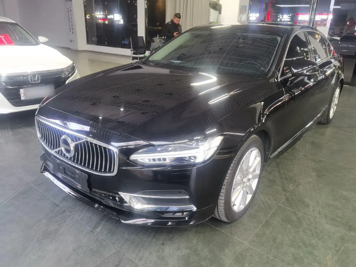 2020 Volvo S90 2.0T 250HP L4 8AT