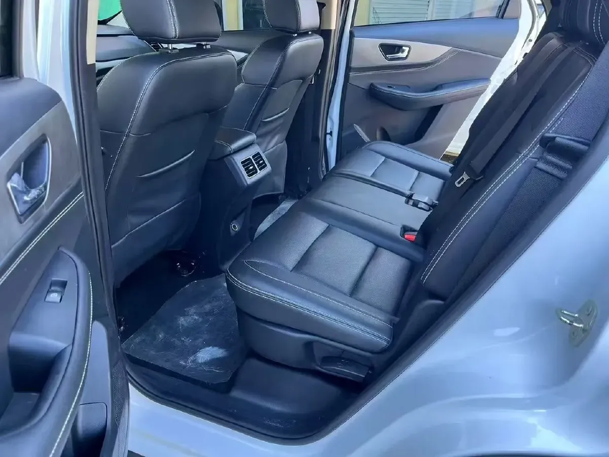 2019 DongFeng Fengon Fengon S560 1.8L 139HP L4 5MT,autocango,china used car exporter,china ev exporter,chinese used car exporter,chinese used ev exporter