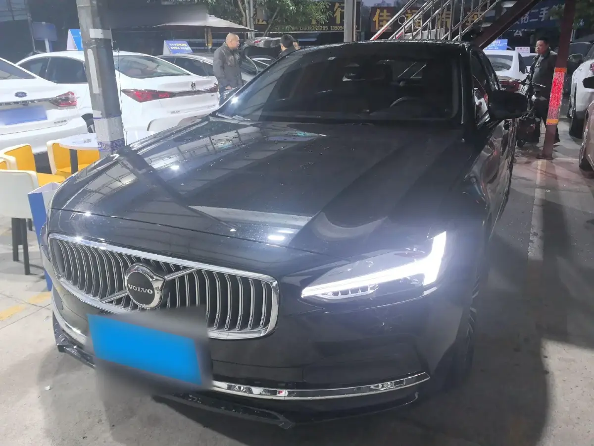 2024 Volvo S90 2.0T 250HP L4 8AT