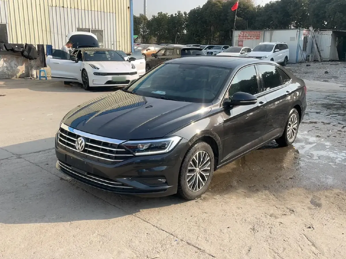 2020 Volkswagen Sagitar 1.2T 116HP L4 7DCT