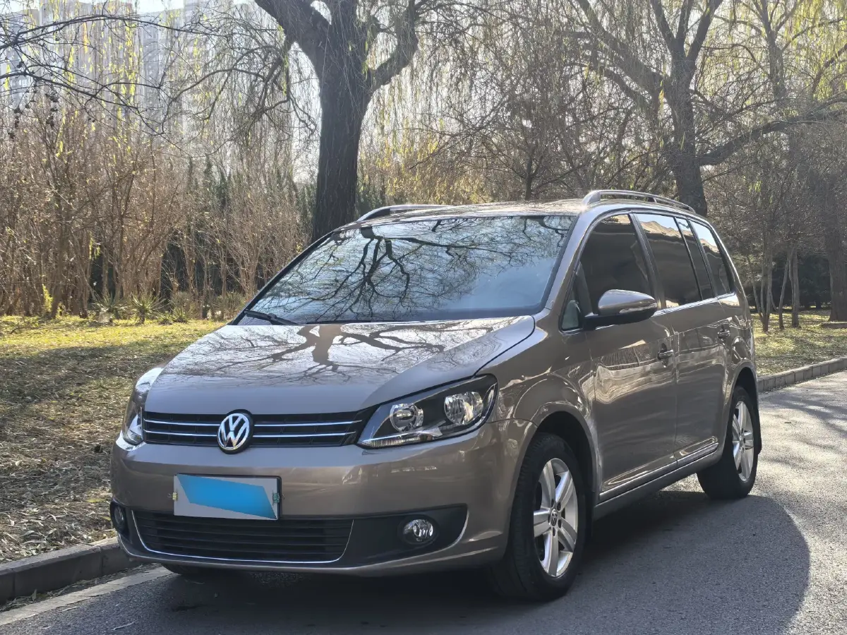 2015 Volkswagen Touran 1.4T 131HP L4 7DCT
