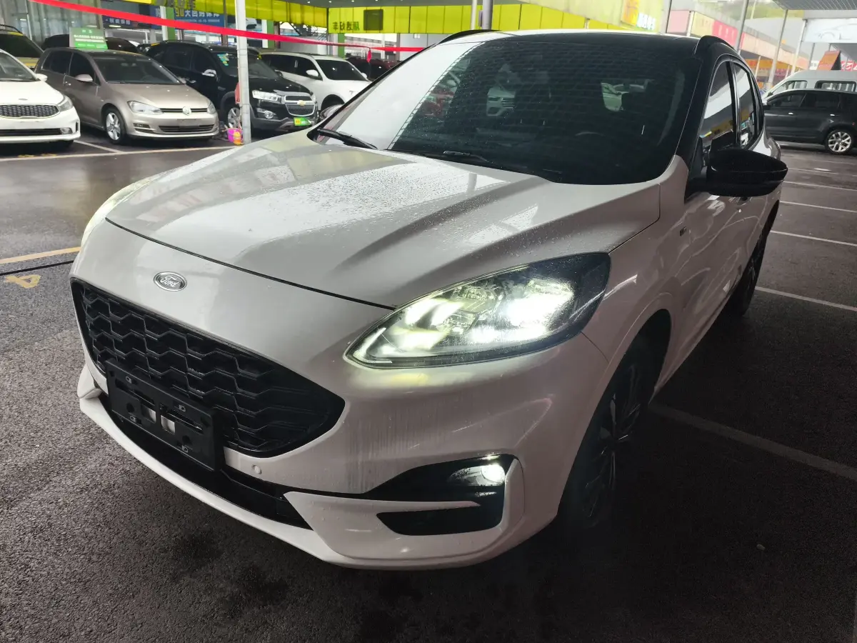 2020 Ford Escape 2.0T 248HP L4 8AT