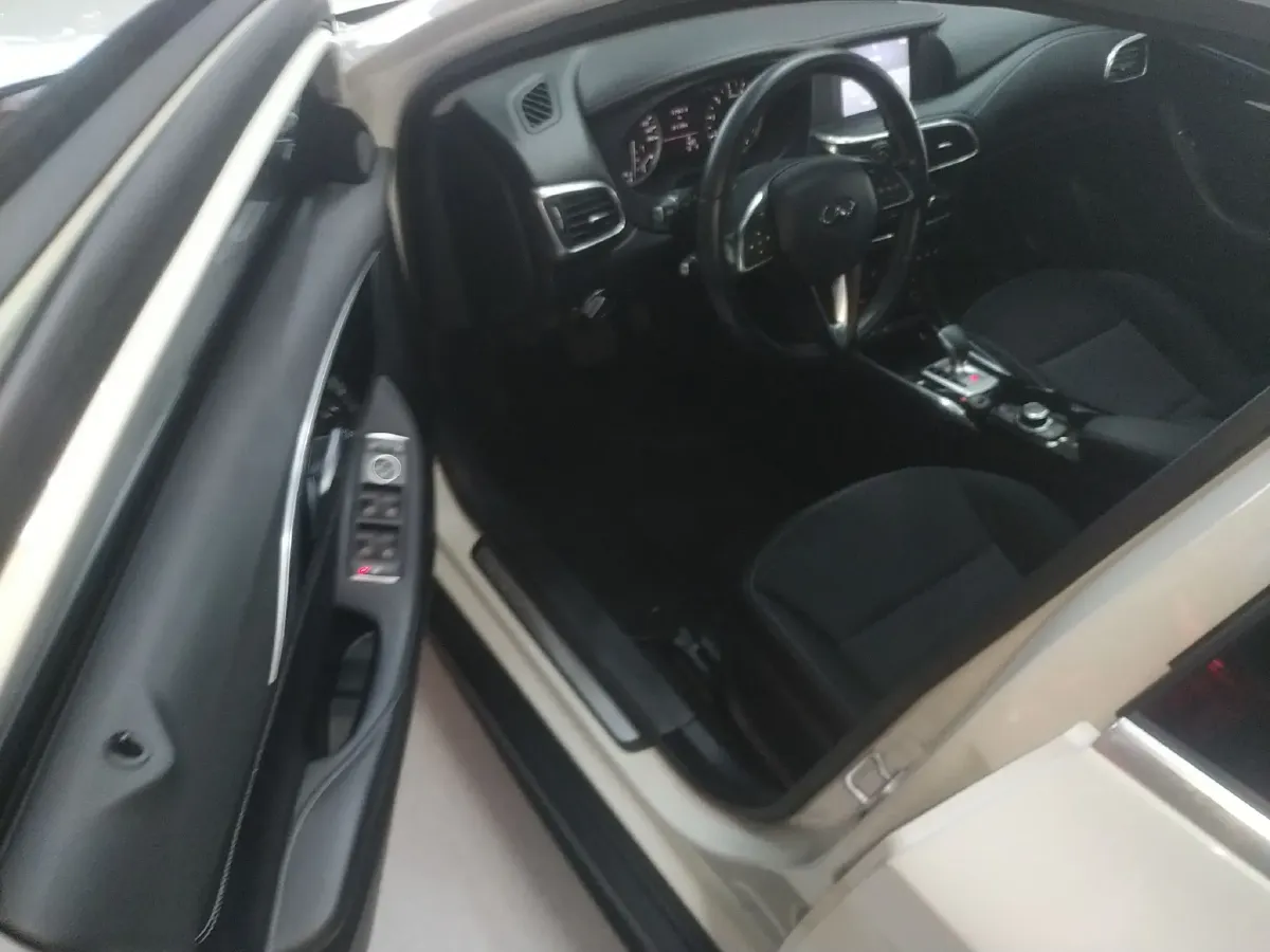 2017 Infiniti QX30 1.6T 156HP L4 7DCT,autocango,china used car exporter,china ev exporter,chinese used car exporter,chinese used ev exporter