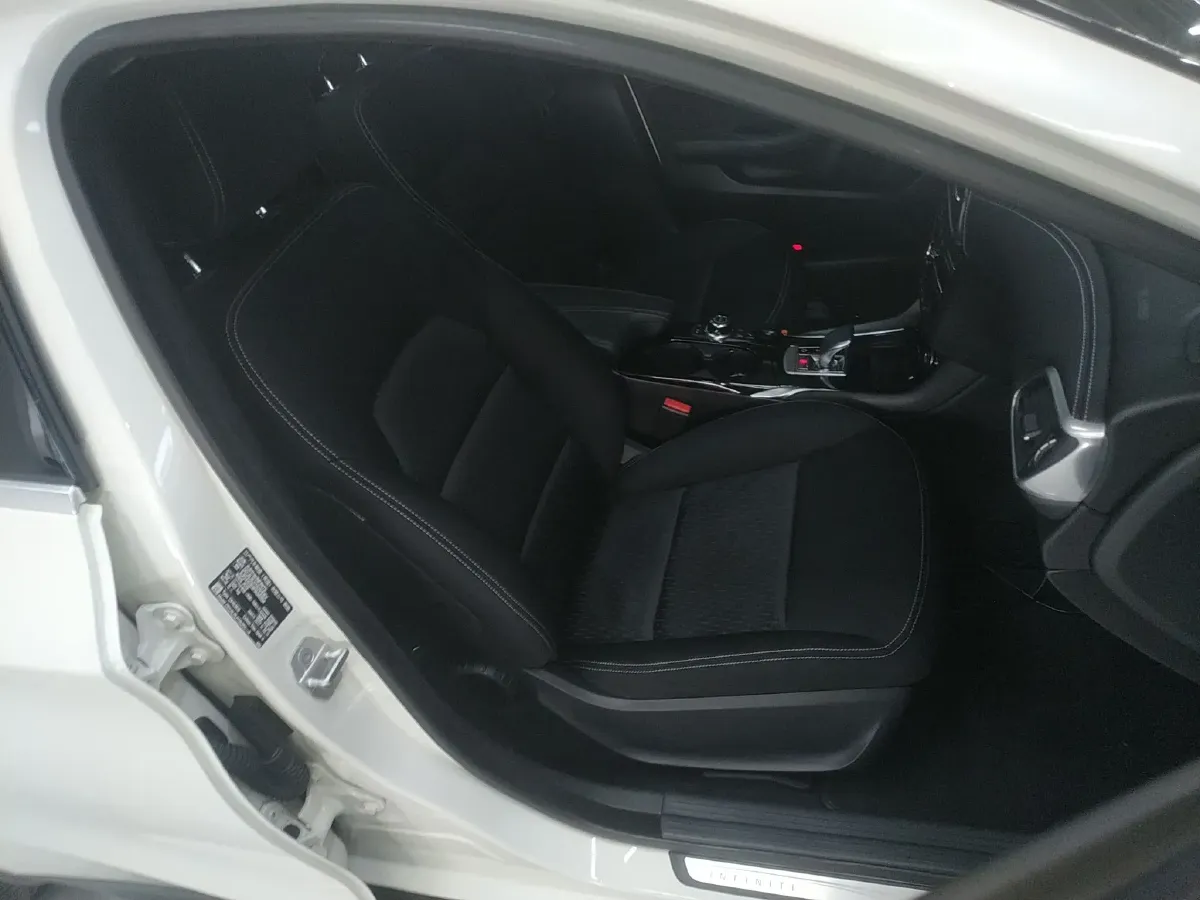 2017 Infiniti QX30 1.6T 156HP L4 7DCT,autocango,china used car exporter,china ev exporter,chinese used car exporter,chinese used ev exporter