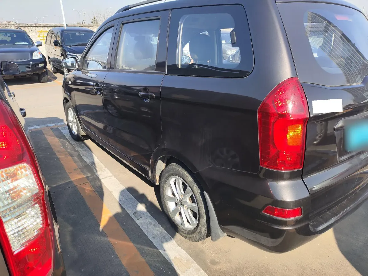 2018 DongFeng Fengon Fengon 330 1.5L 109HP L4 5MT,autocango,china used car exporter,china ev exporter,chinese used car exporter,chinese used ev exporter