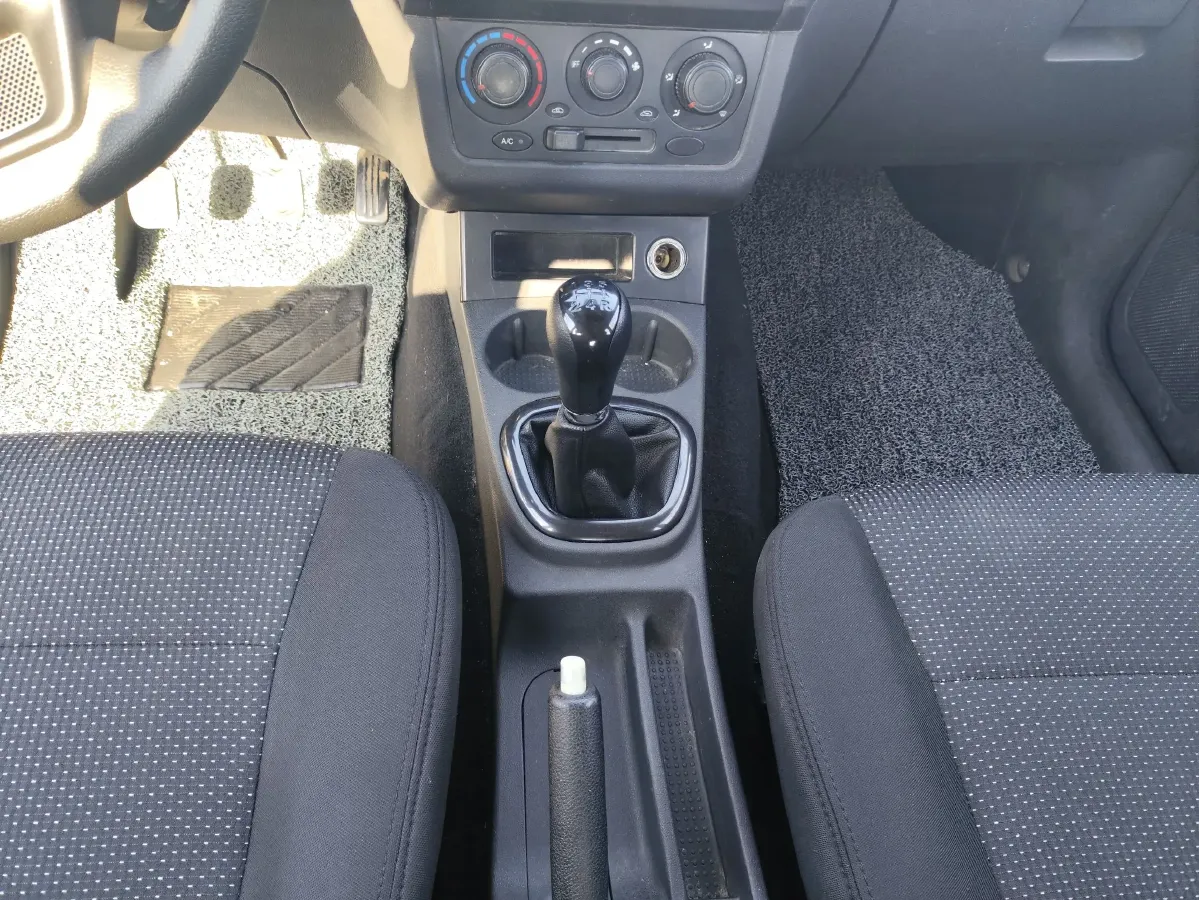 2018 DongFeng Fengon Fengon 330 1.5L 109HP L4 5MT,autocango,china used car exporter,china ev exporter,chinese used car exporter,chinese used ev exporter