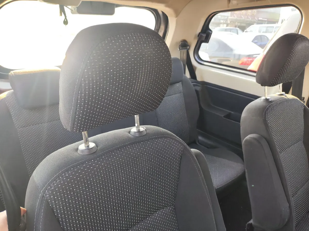 2018 DongFeng Fengon Fengon 330 1.5L 109HP L4 5MT,autocango,china used car exporter,china ev exporter,chinese used car exporter,chinese used ev exporter