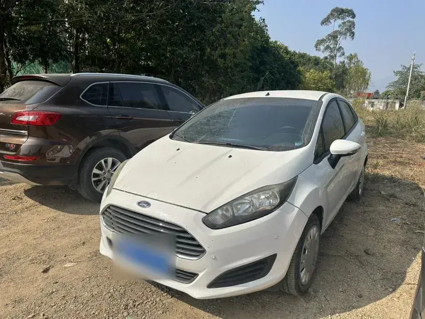 2013 Ford Fiesta 1.5L 110HP L4 5MT