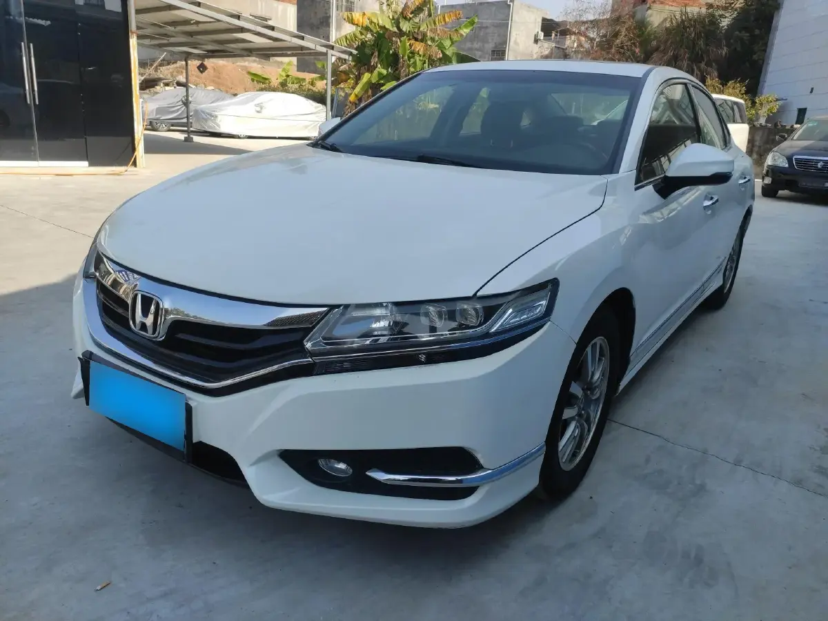 2015 Honda Spirior 2.0L 155HP L4 CVT