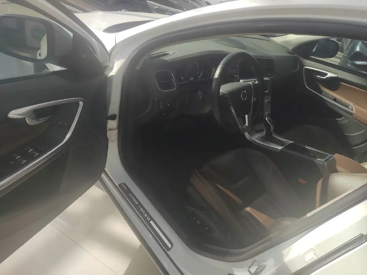 2018 Volvo S60 PHEV 2.0T 238HP L4 8AT PHEV 11.2KWH,autocango,china used car exporter,china ev exporter,chinese used car exporter,chinese used ev exporter