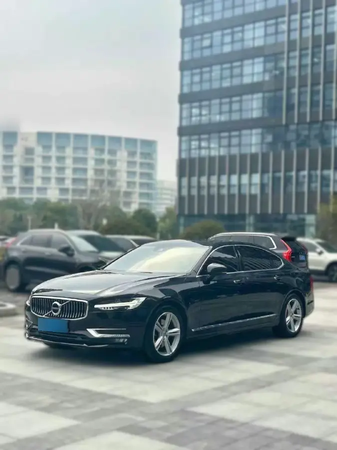 2019 Volvo S90 2.0T 254HP L4 8AT