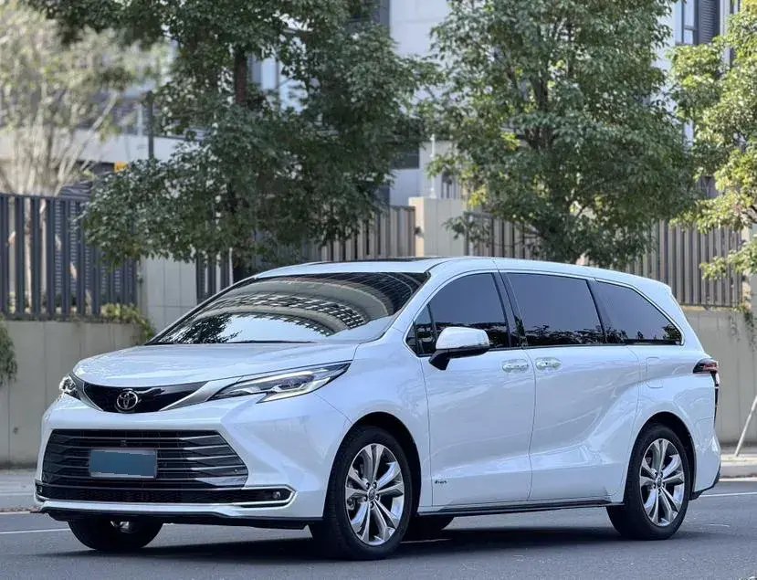 2024 Toyota Sienna 2.5L 189HP L4 E-CVT Hybrid