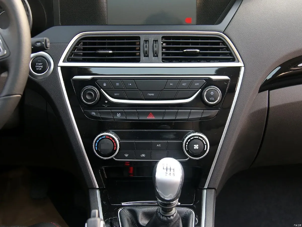 2017 Leopaard CS10 2.0T 177HP L4 6DCT,autocango,china used car exporter,china ev exporter,chinese used car exporter,chinese used ev exporter