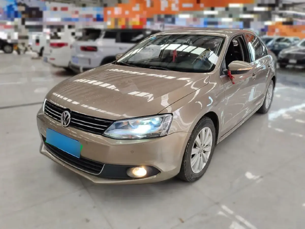 2014 Volkswagen Sagitar 1.4T 131HP L4 7DCT