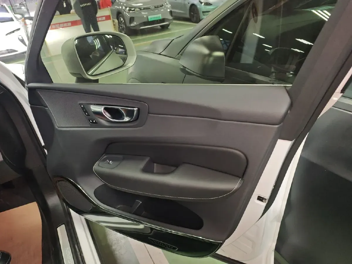 2019 Volvo XC60 PHEV 2.0T 320HP L4 8AT PHEV 10.1KWH,autocango,china used car exporter,china ev exporter,chinese used car exporter,chinese used ev exporter