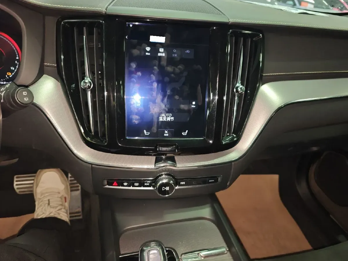 2019 Volvo XC60 PHEV 2.0T 320HP L4 8AT PHEV 10.1KWH,autocango,china used car exporter,china ev exporter,chinese used car exporter,chinese used ev exporter