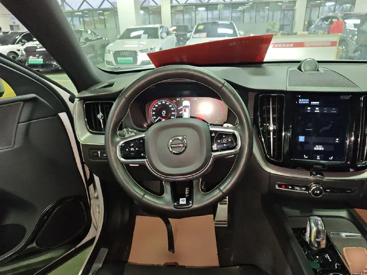 2019 Volvo XC60 PHEV 2.0T 320HP L4 8AT PHEV 10.1KWH,autocango,china used car exporter,china ev exporter,chinese used car exporter,chinese used ev exporter