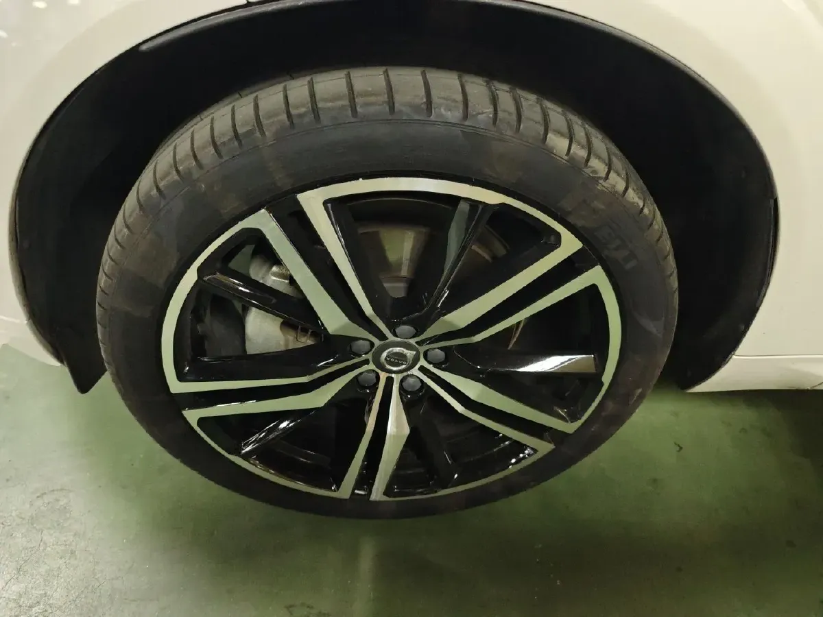 2019 Volvo XC60 PHEV 2.0T 320HP L4 8AT PHEV 10.1KWH,autocango,china used car exporter,china ev exporter,chinese used car exporter,chinese used ev exporter