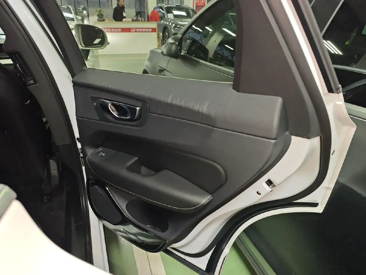 2019 Volvo XC60 PHEV 2.0T 320HP L4 8AT PHEV 10.1KWH,autocango,china used car exporter,china ev exporter,chinese used car exporter,chinese used ev exporter