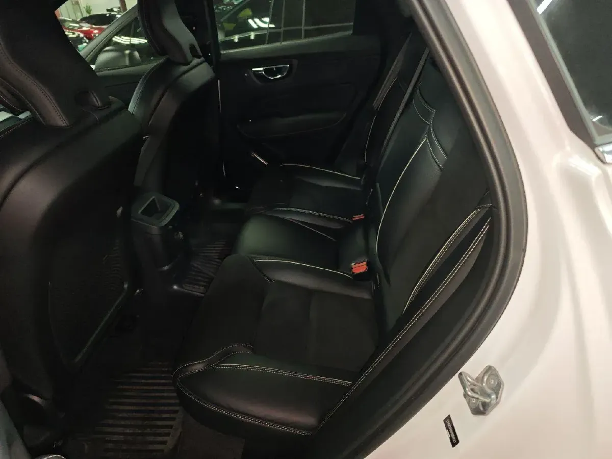 2019 Volvo XC60 PHEV 2.0T 320HP L4 8AT PHEV 10.1KWH,autocango,china used car exporter,china ev exporter,chinese used car exporter,chinese used ev exporter