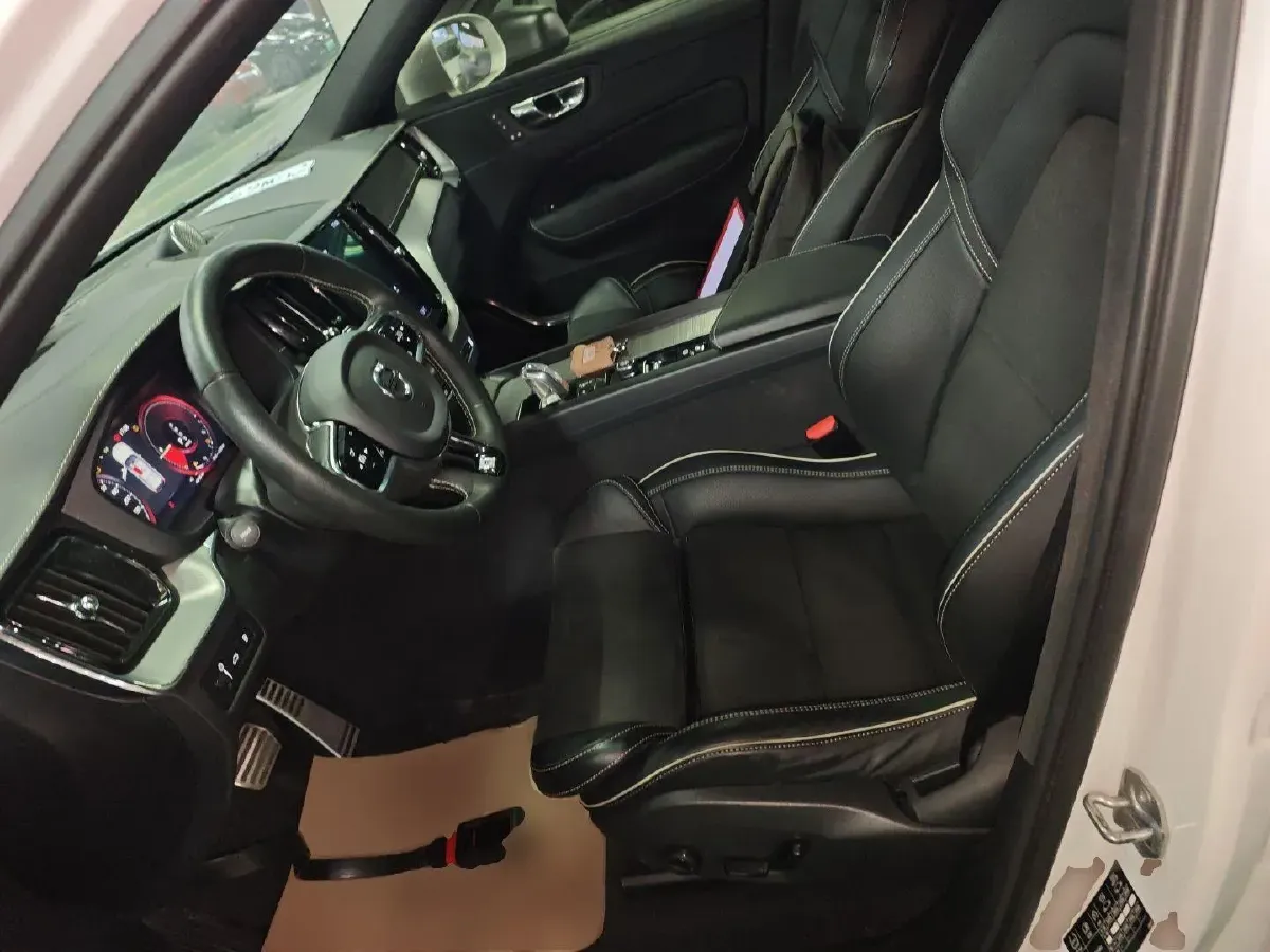 2019 Volvo XC60 PHEV 2.0T 320HP L4 8AT PHEV 10.1KWH,autocango,china used car exporter,china ev exporter,chinese used car exporter,chinese used ev exporter