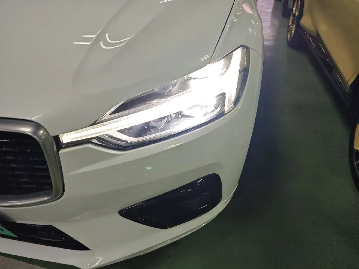 2019 Volvo XC60 PHEV 2.0T 320HP L4 8AT PHEV 10.1KWH,autocango,china used car exporter,china ev exporter,chinese used car exporter,chinese used ev exporter