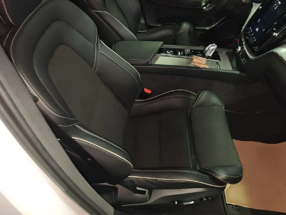 2019 Volvo XC60 PHEV 2.0T 320HP L4 8AT PHEV 10.1KWH,autocango,china used car exporter,china ev exporter,chinese used car exporter,chinese used ev exporter