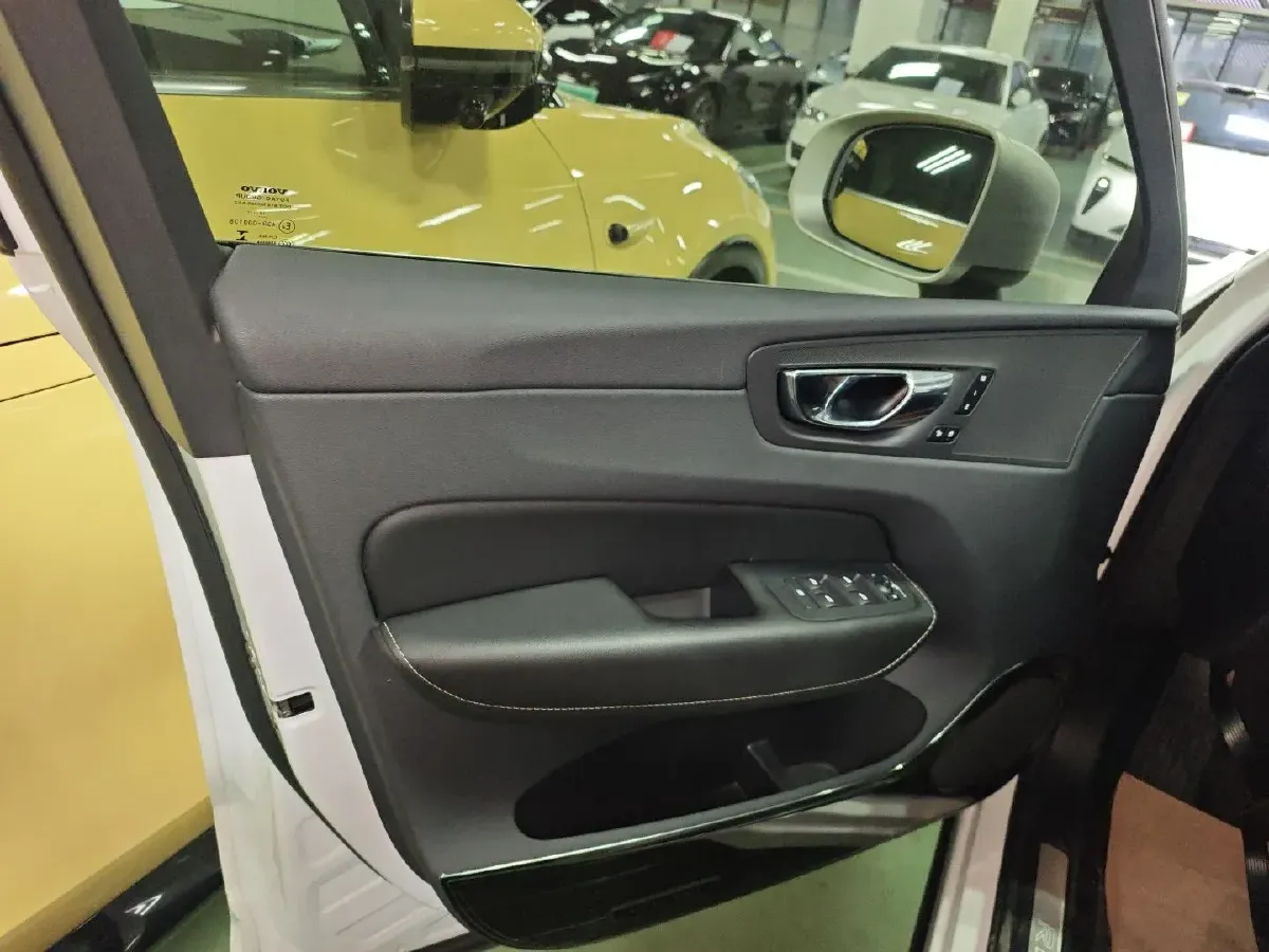 2019 Volvo XC60 PHEV 2.0T 320HP L4 8AT PHEV 10.1KWH,autocango,china used car exporter,china ev exporter,chinese used car exporter,chinese used ev exporter