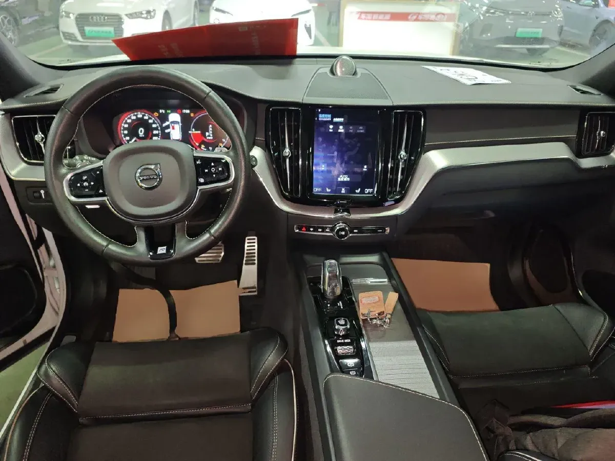 2019 Volvo XC60 PHEV 2.0T 320HP L4 8AT PHEV 10.1KWH,autocango,china used car exporter,china ev exporter,chinese used car exporter,chinese used ev exporter