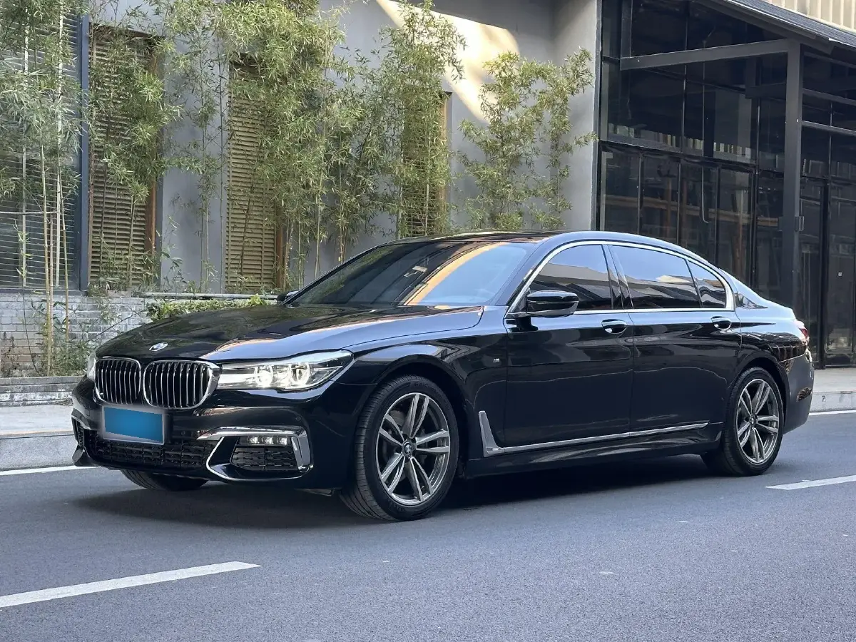 2018 BMW 7 Series 2.0T 258HP L4 8AT