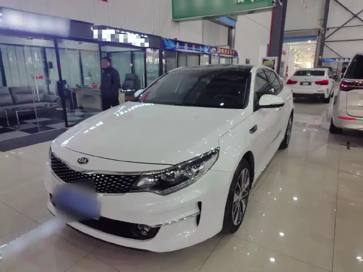 2017 Kia K5 2.0L 161HP L4 6AT