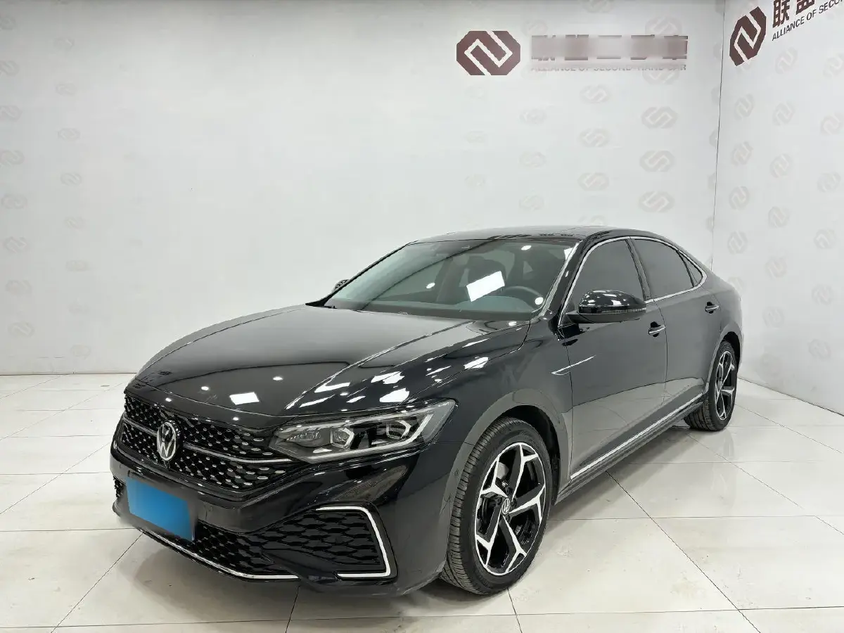 2024 Volkswagen Passat 2.0T 220HP L4 7DCT