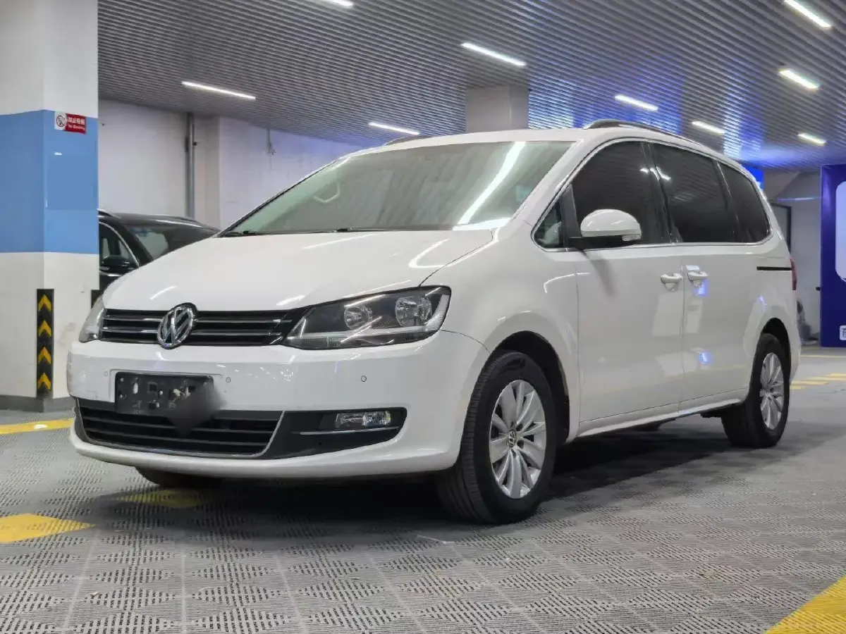 2014 Volkswagen Sharan 2.0T 200HP L4 6DCT