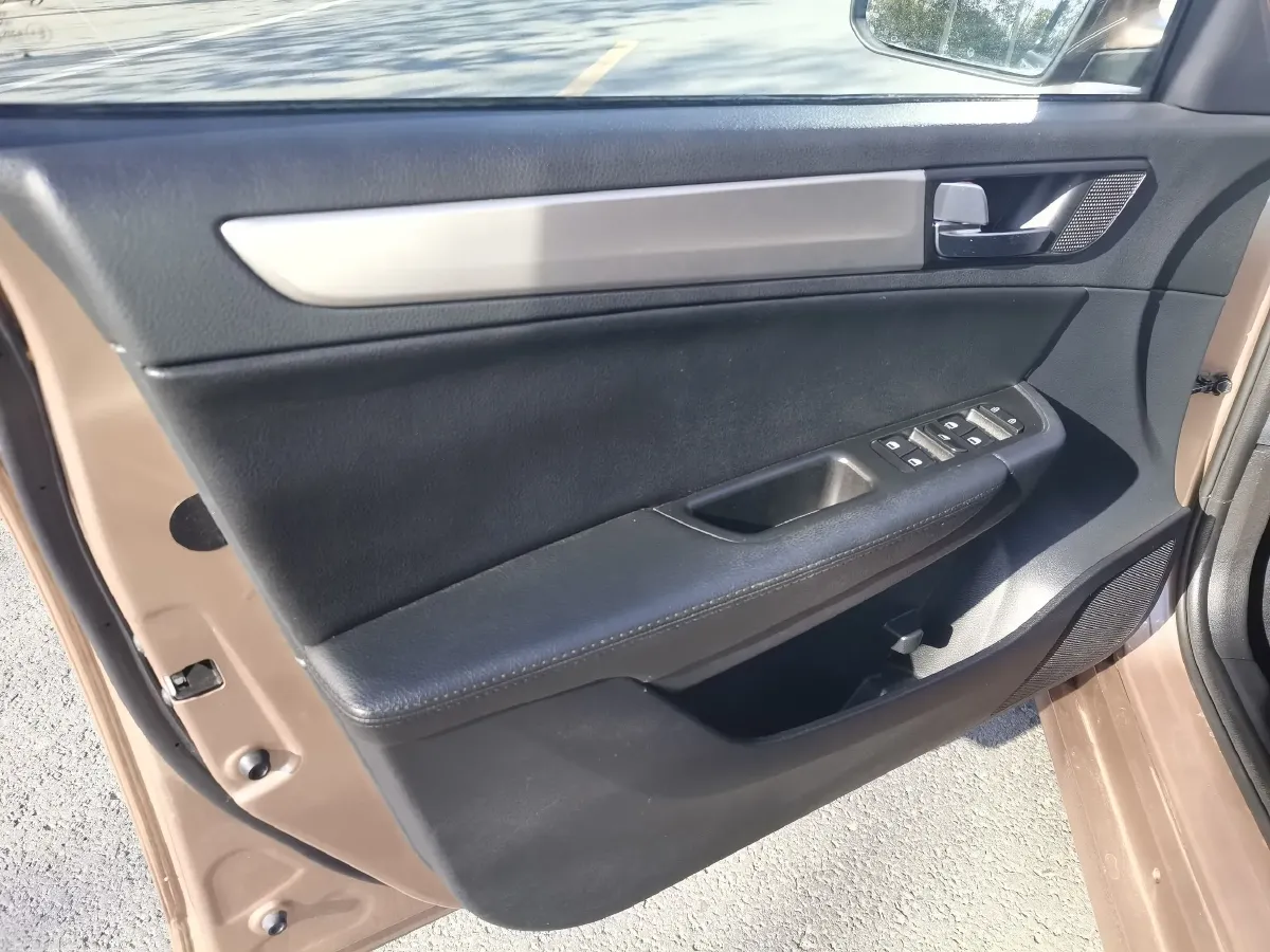 2017 Brilliance Auto H530 1.6L 118HP L4 5AT,autocango,china used car exporter,china ev exporter,chinese used car exporter,chinese used ev exporter