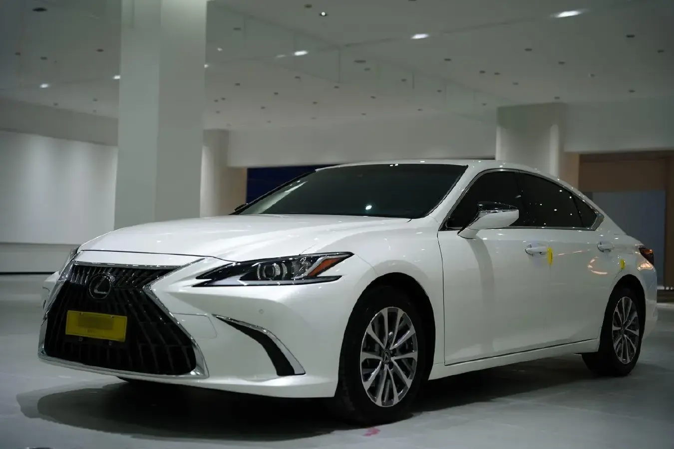 2021 Lexus ES 2.0L 173HP L4 CVT