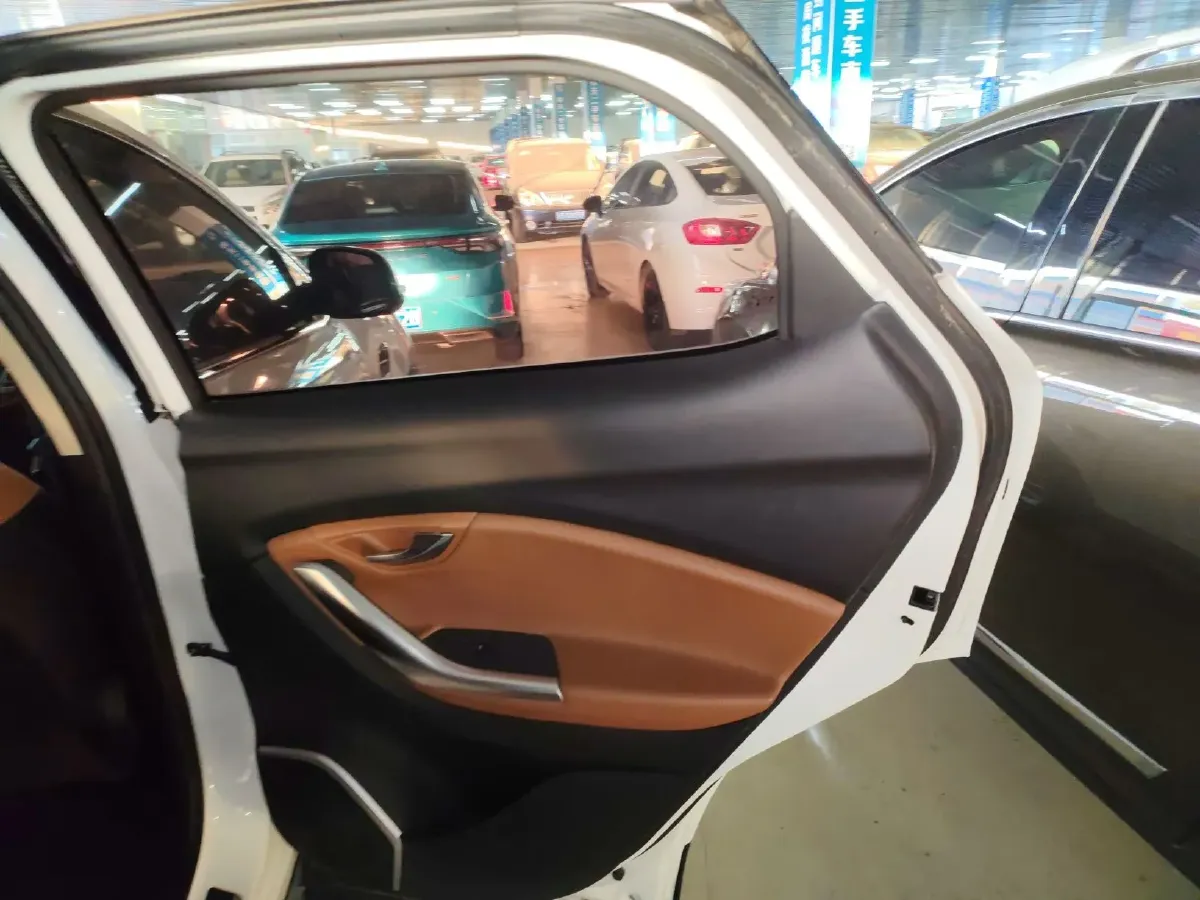 2017 Soueast DX7 1.5T 156HP L4 6MT,autocango,china used car exporter,china ev exporter,chinese used car exporter,chinese used ev exporter