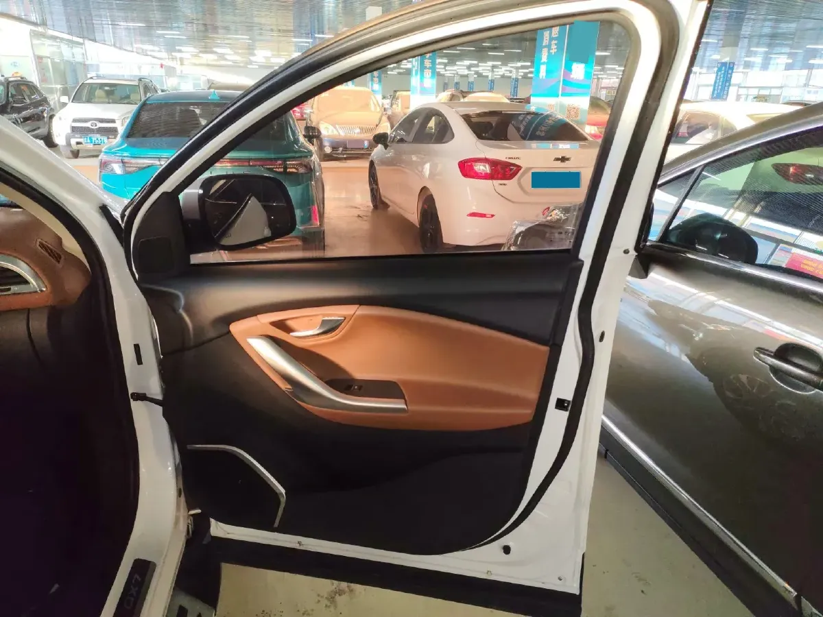 2017 Soueast DX7 1.5T 156HP L4 6MT,autocango,china used car exporter,china ev exporter,chinese used car exporter,chinese used ev exporter