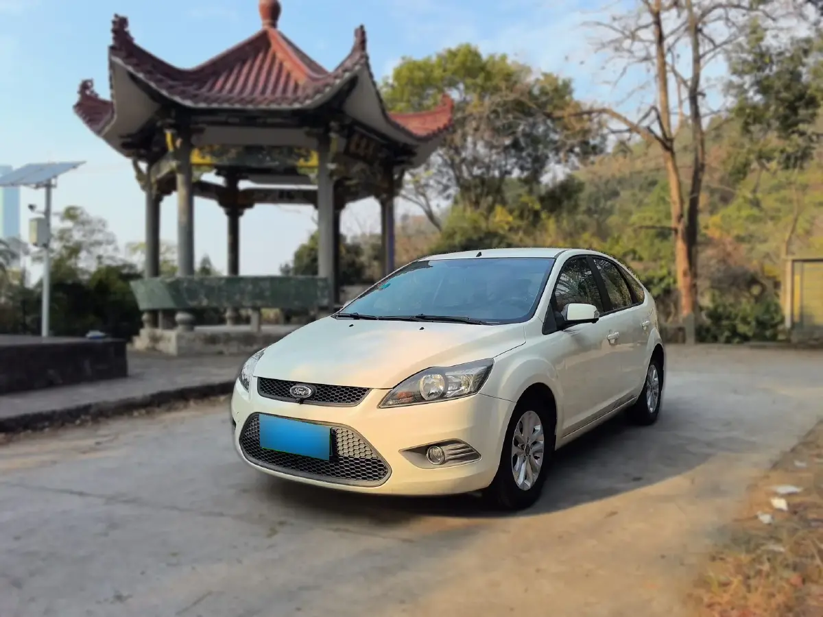 2013 Ford Focus 1.8L 124HP L4 5MT