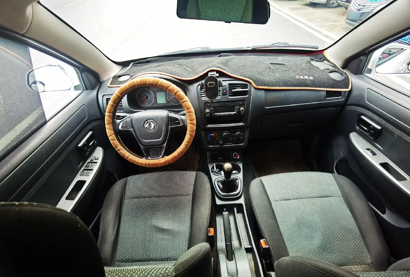 2019 DongFeng Fengon Fengon 330 1.5L 116HP L4 5MT,autocango,china used car exporter,china ev exporter,chinese used car exporter,chinese used ev exporter