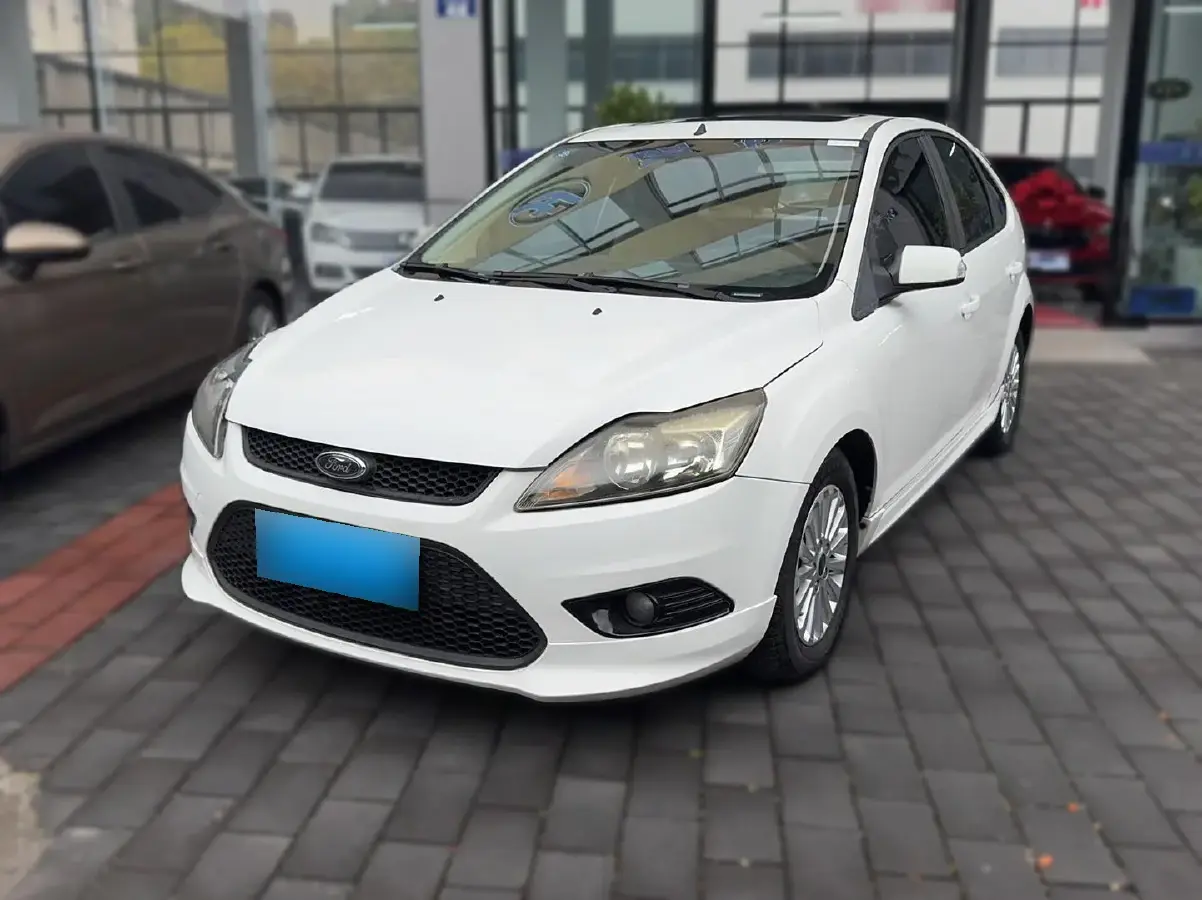 2013 Ford Focus 1.8L 124HP L4 5MT