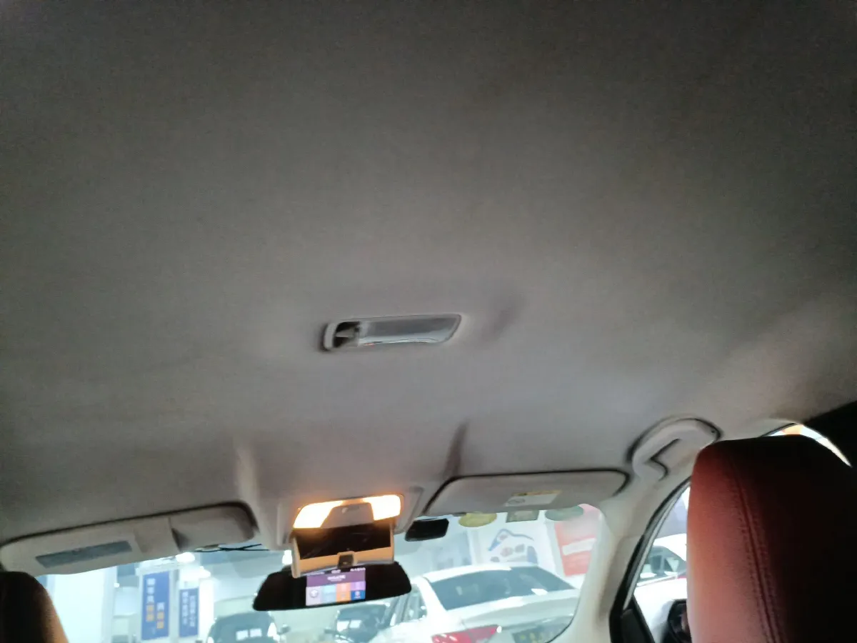 2018 Venucia D60 1.6L 126HP L4 5MT,autocango,china used car exporter,china ev exporter,chinese used car exporter,chinese used ev exporter