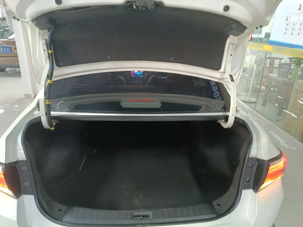 2018 Venucia D60 1.6L 126HP L4 5MT,autocango,china used car exporter,china ev exporter,chinese used car exporter,chinese used ev exporter