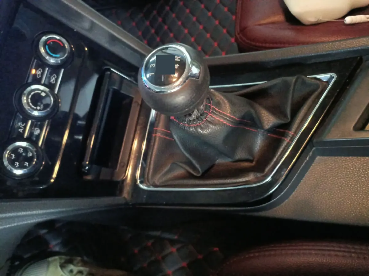 2018 Venucia D60 1.6L 126HP L4 5MT,autocango,china used car exporter,china ev exporter,chinese used car exporter,chinese used ev exporter